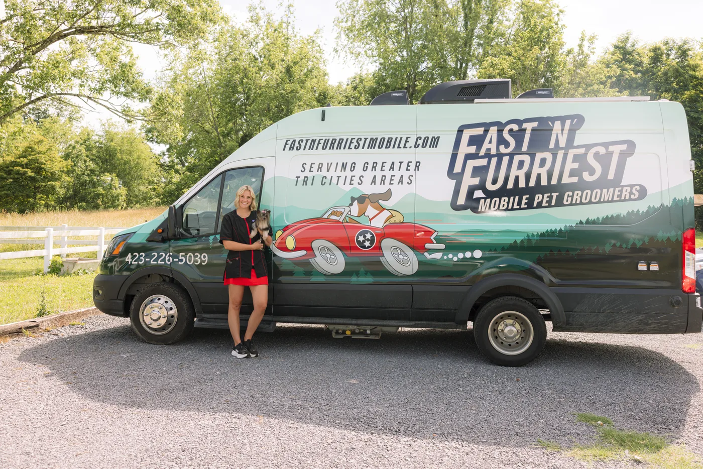 Fast N Furriest grooming van